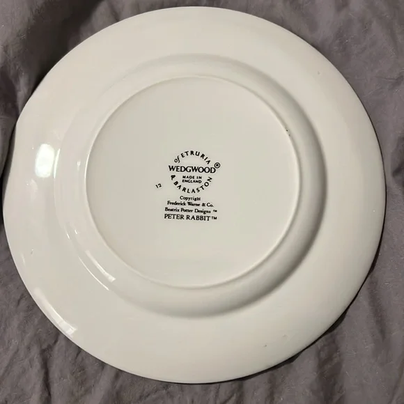 Vintage Beatrix potter Peter Rabbit Wedgewood plate with Mrs. Rabbit 7” - Picture 2 of 3